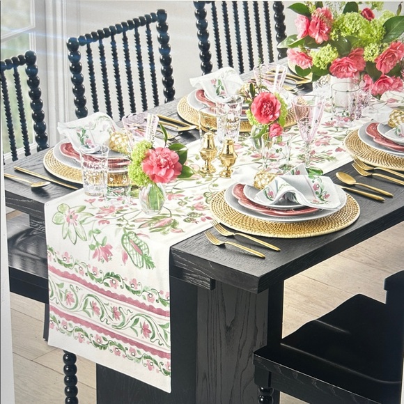 Williams Sonoma Painted Vine Floral Pink Green Table Runner 16x108 in. New!